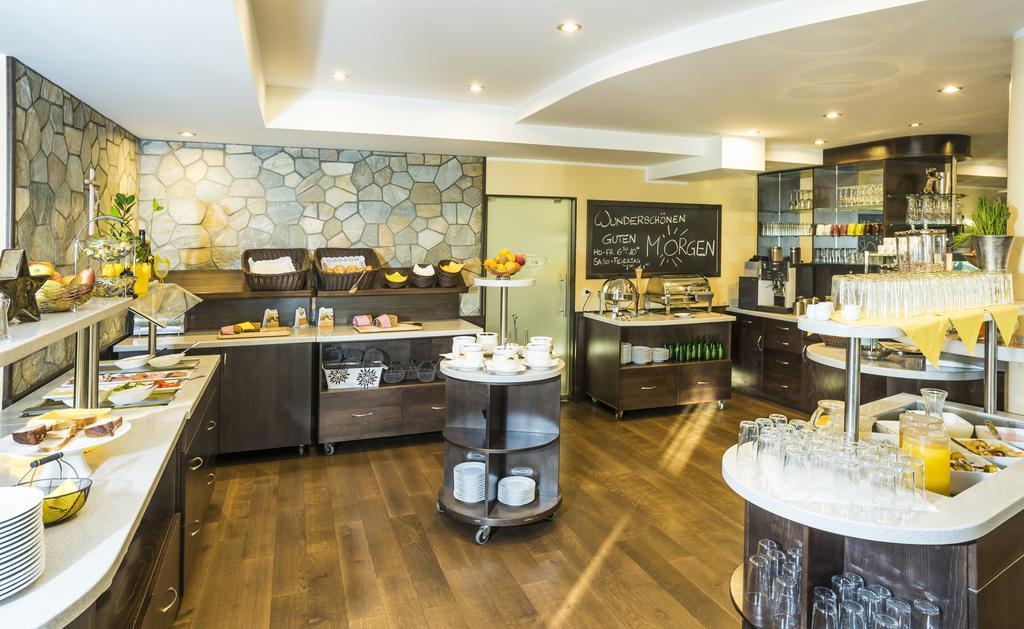 Hotel Karl-Wirt بيرشتولدسدورف المظهر الخارجي الصورة